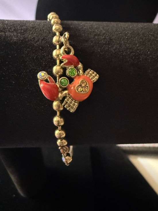 Betsey Johnson Gold-Tone Bracelet with Red Crab Charm. Sea series - Picture 3 of 6